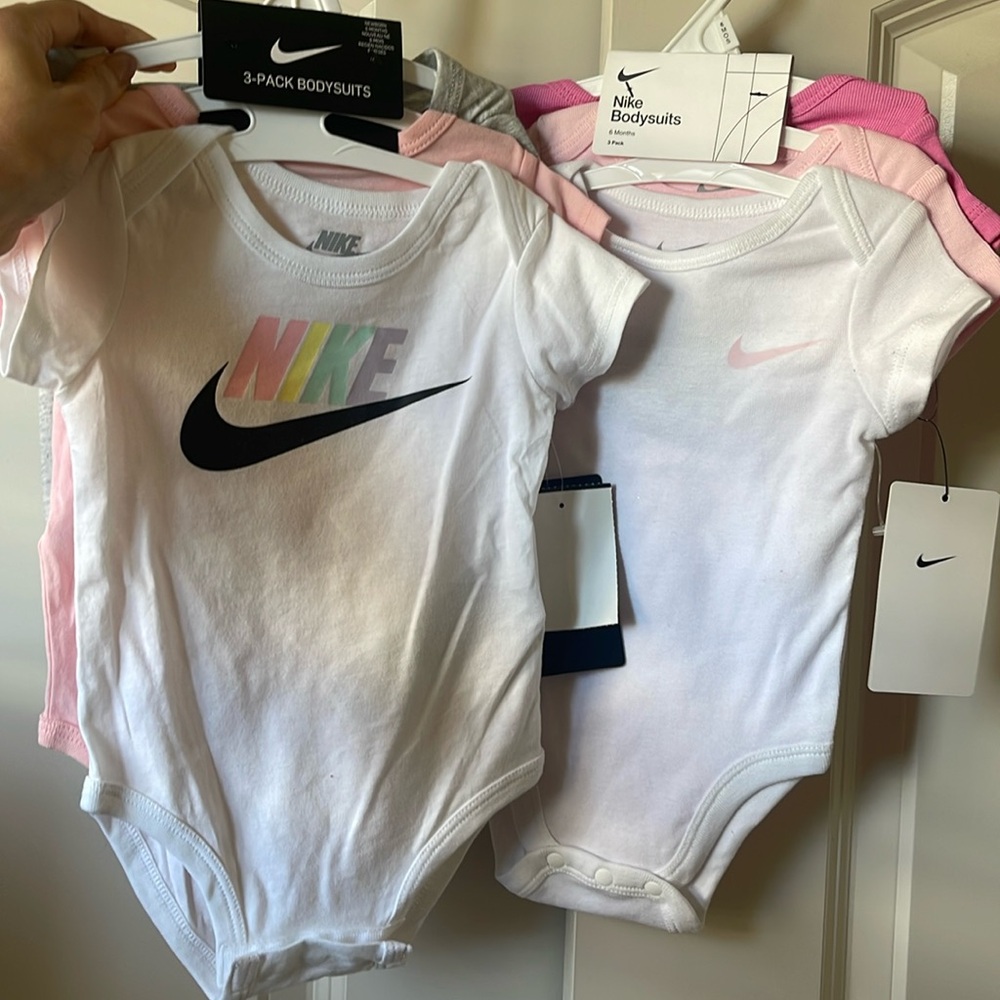 NIKE Baby Bodysuits NWT 6m